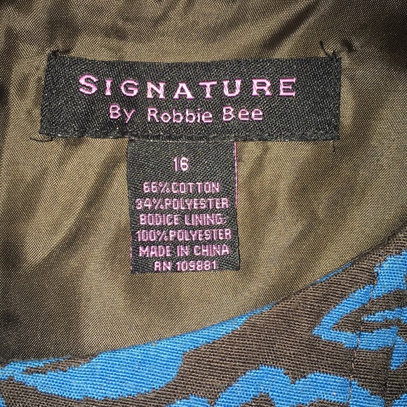 Flattering flower pattern dress - Picture 3 of 3